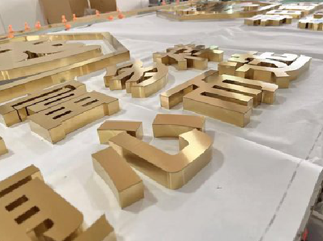 长阳拉丝不锈钢字的特点。